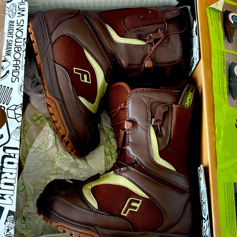 Forum Snowboard Boots (Women Size 6)